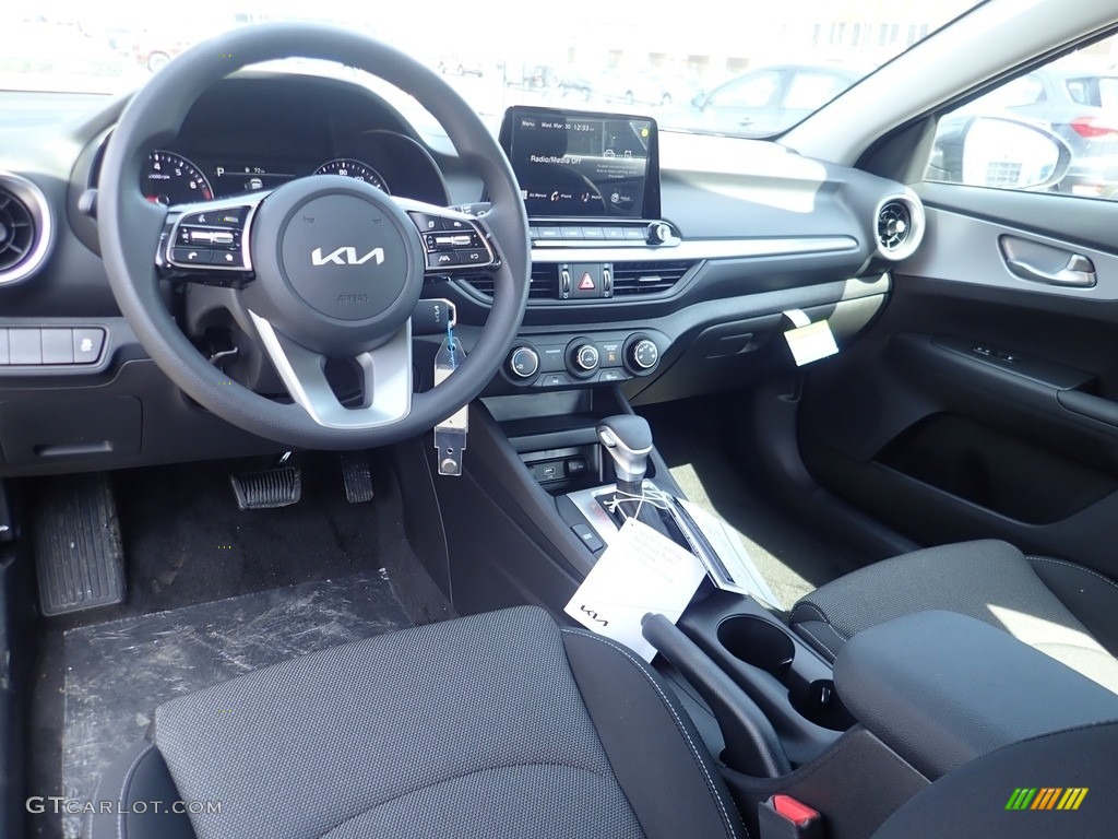 Black Interior 2022 Kia Forte LXS Photo #143996540