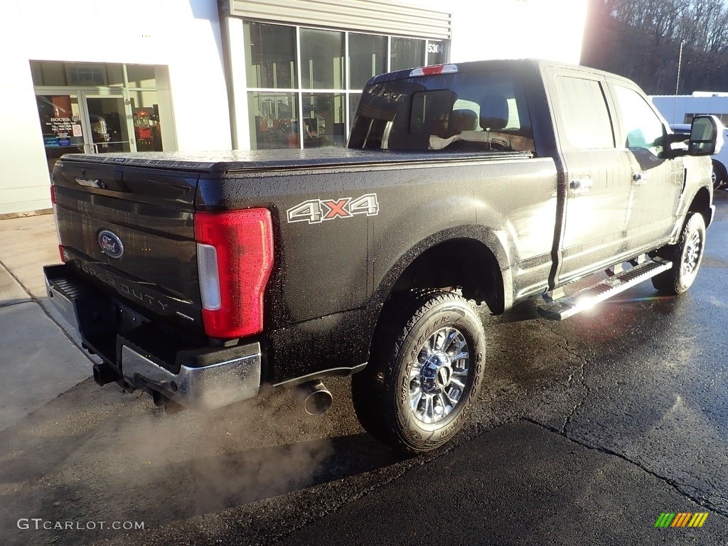2017 F250 Super Duty Lariat Crew Cab 4x4 - Shadow Black / Black photo #2
