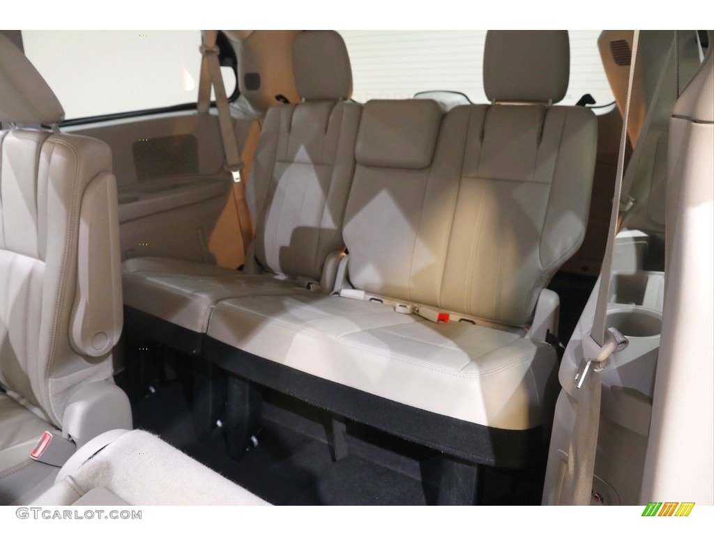 2013 Town & Country Touring - Crystal Blue Pearl / Black/Light Graystone photo #18