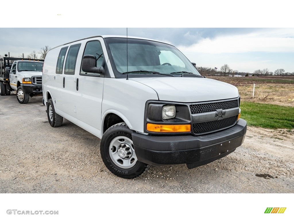 Summit White Chevrolet Express