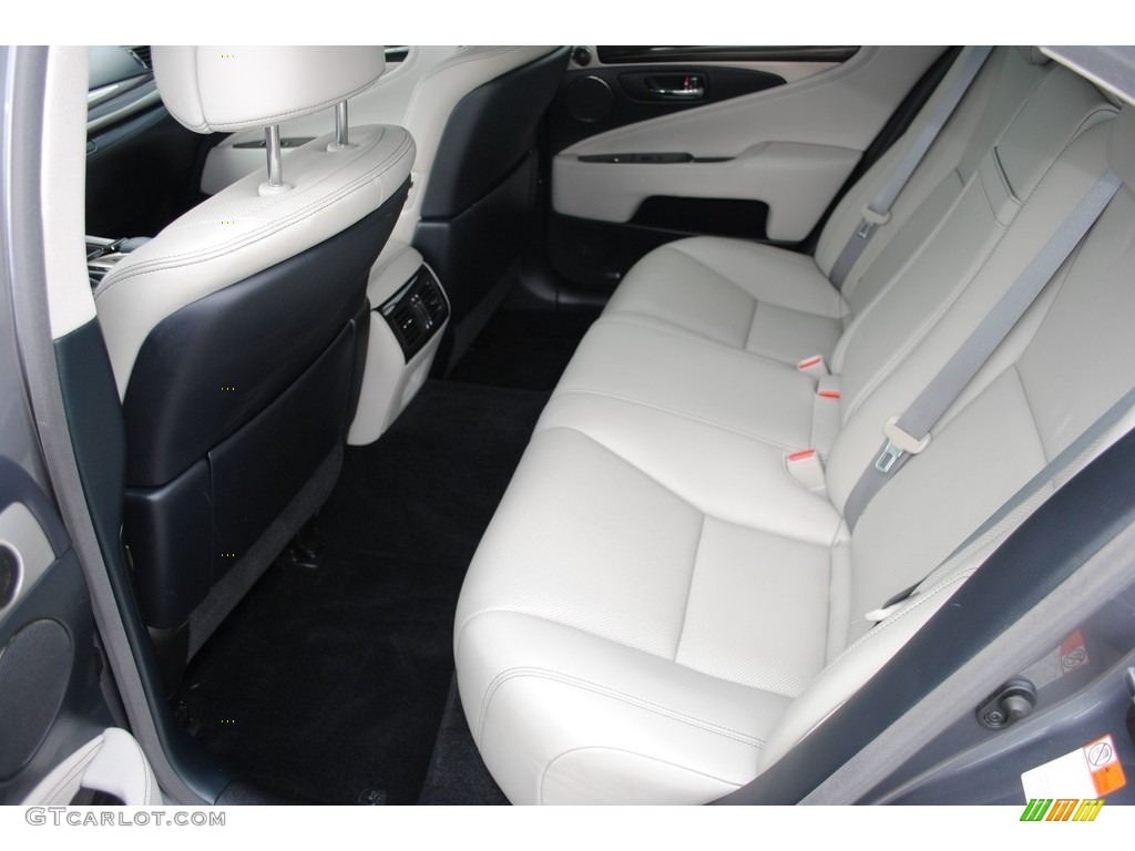 2017 Lexus LS 460 Rear Seat Photos