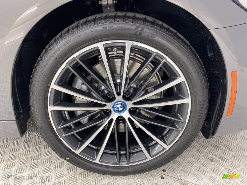 2022 BMW 5 Series 530e Sedan Wheel Photos