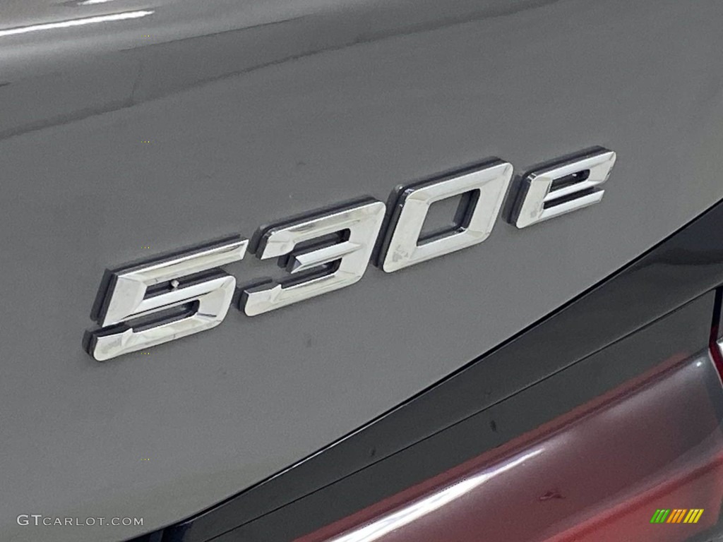 2022 BMW 5 Series 530e Sedan Marks and Logos Photo #144008087