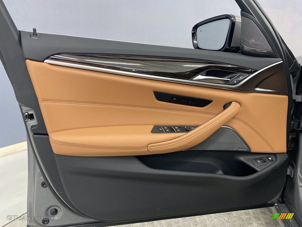 2022 BMW 5 Series 530e Sedan Door Panel Photos