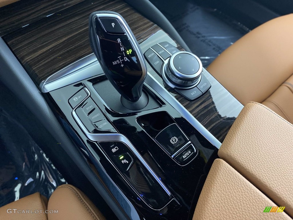 2022 BMW 5 Series 530e Sedan Transmission Photos