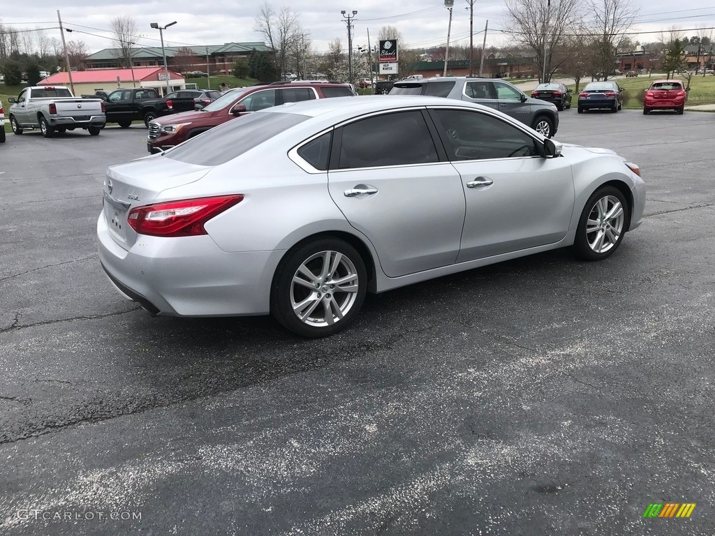 2017 Altima 3.5 SL - Brilliant Silver / Charcoal photo #6