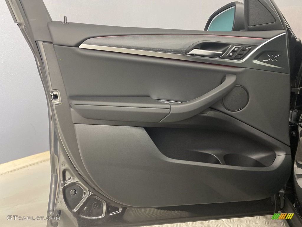 2022 BMW X4 xDrive30i Door Panel Photos