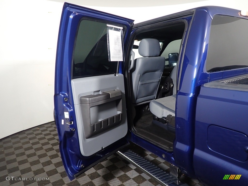 2012 F350 Super Duty XLT Crew Cab 4x4 - Dark Blue Pearl Metallic / Steel photo #32