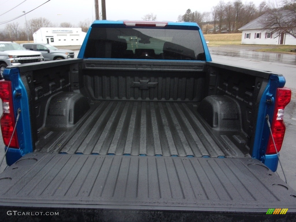 2022 Silverado 1500 Custom Crew Cab 4x4 - Glacier Blue Metallic / Jet Black photo #9