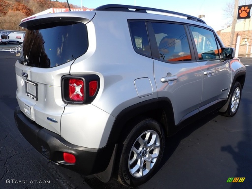 2018 Renegade Latitude 4x4 - Glacier Metallic / Black photo #2