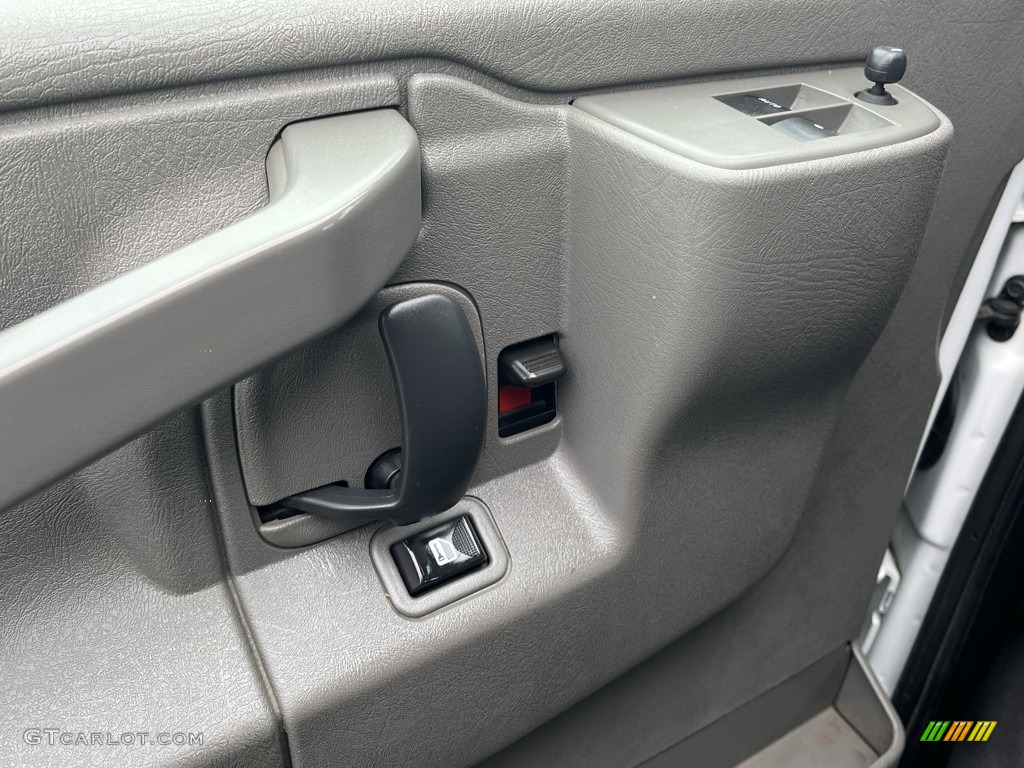 2016 Chevrolet Express 3500 Cargo WT Door Panel Photos