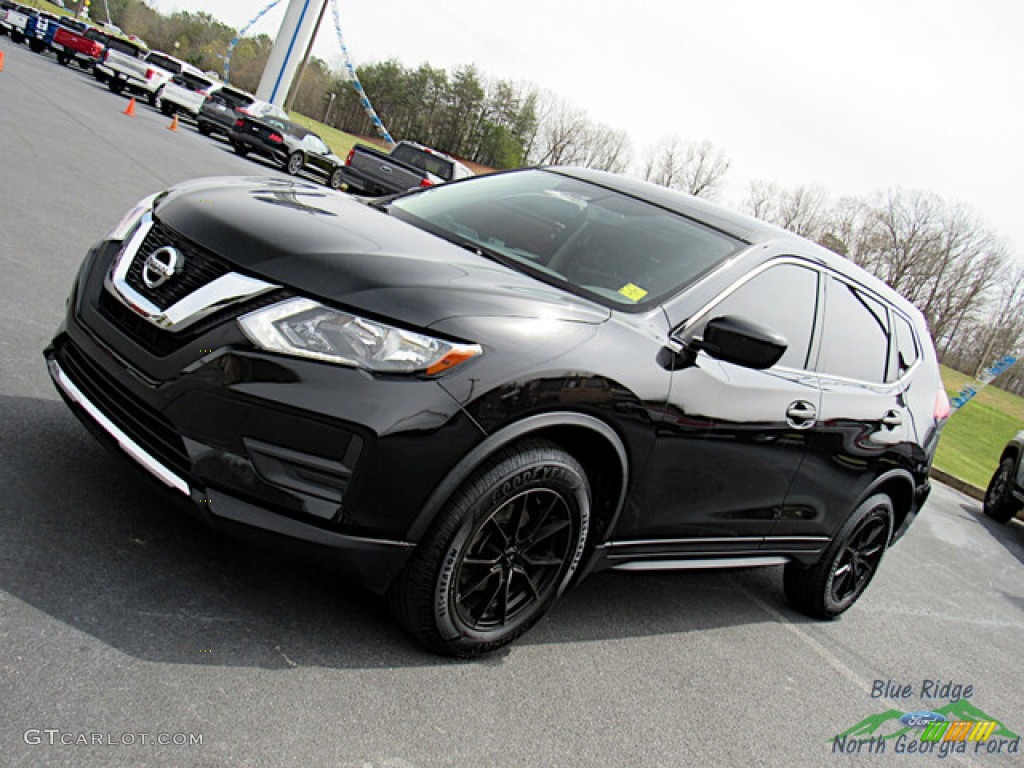 2017 Rogue S AWD - Magnetic Black / Charcoal photo #24