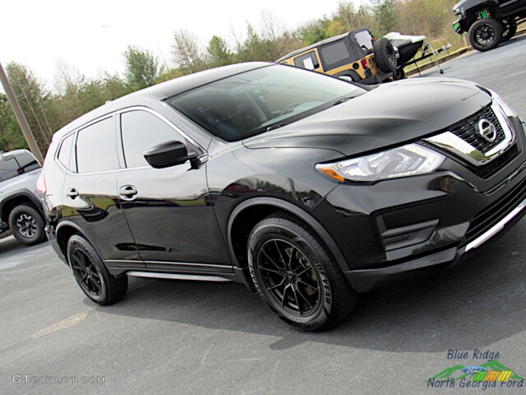 2017 Rogue S AWD - Magnetic Black / Charcoal photo #25