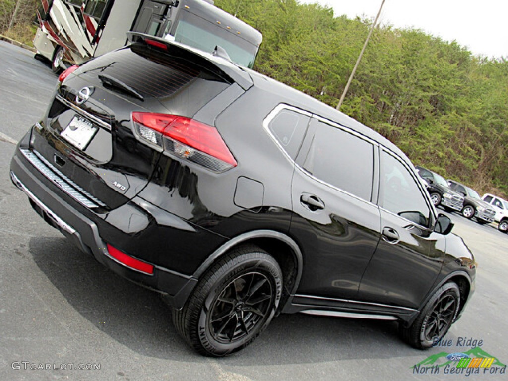2017 Rogue S AWD - Magnetic Black / Charcoal photo #26