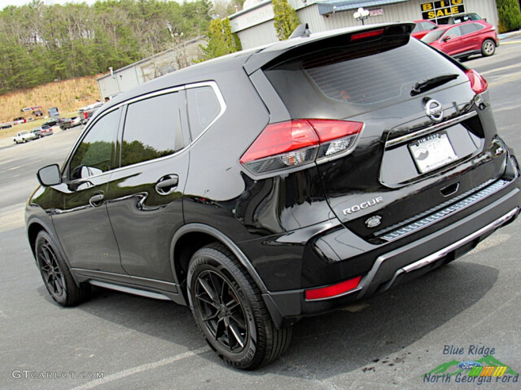 2017 Rogue S AWD - Magnetic Black / Charcoal photo #27