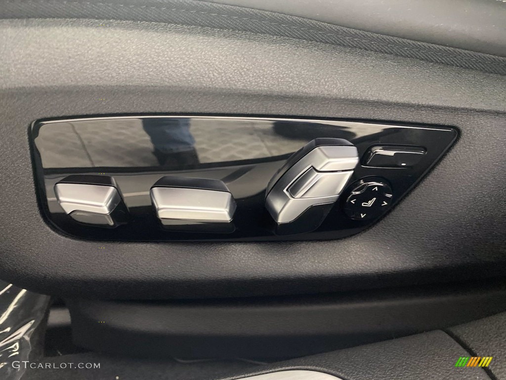 2022 BMW 7 Series 750i xDrive Sedan Controls Photo #144019780