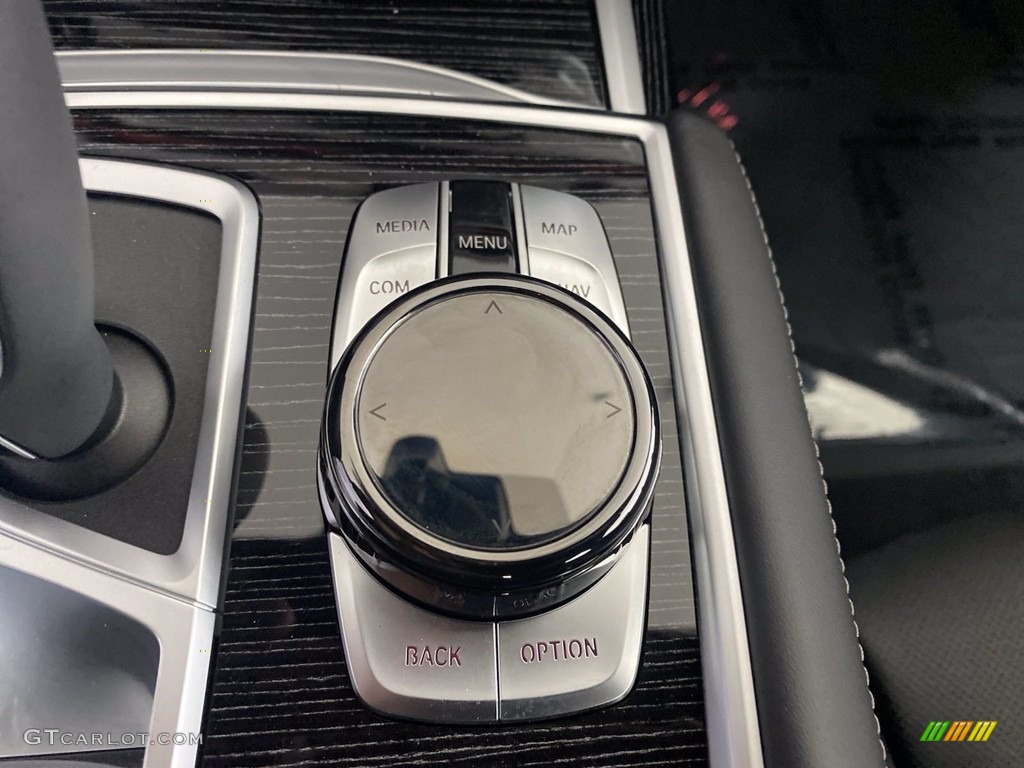 2022 BMW 7 Series 750i xDrive Sedan Controls Photo #144020107