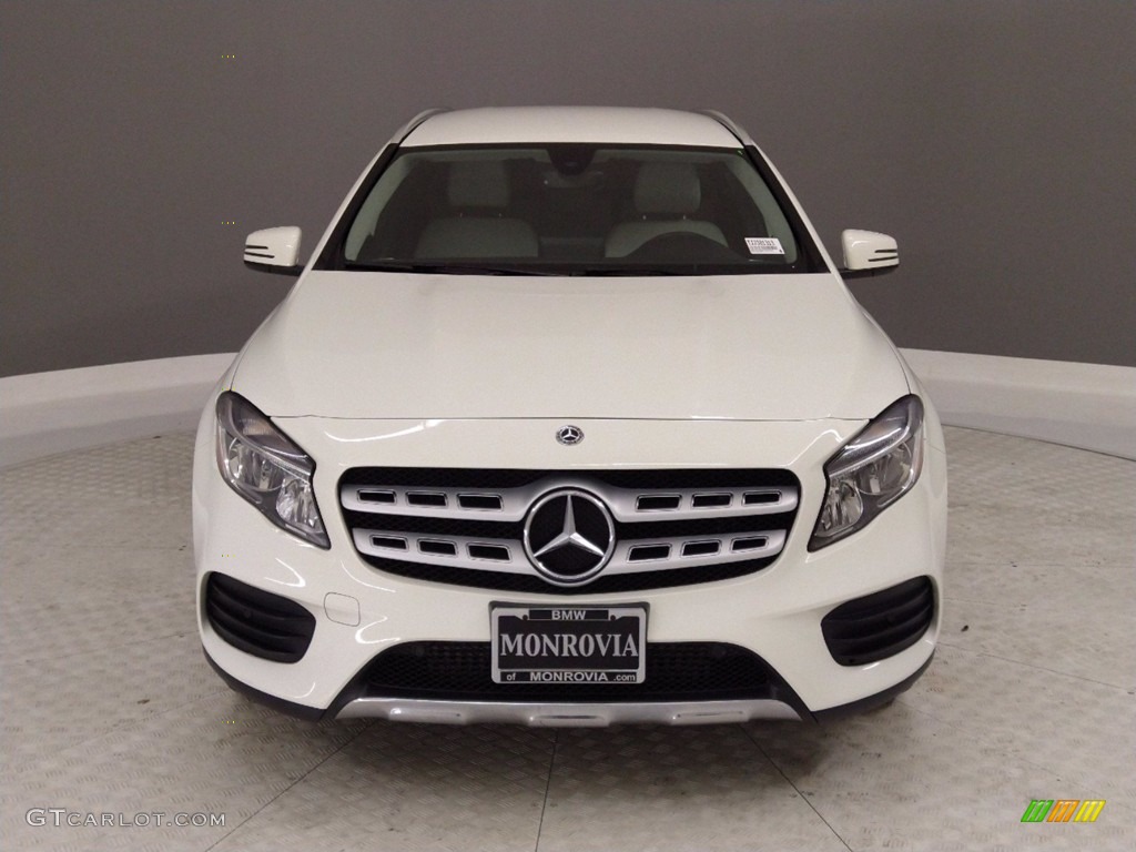 2018 GLA 250 4Matic - Cirrus White / Crystal Grey photo #2