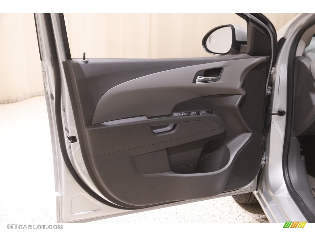 2013 Sonic LT Sedan - Silver Ice Metallic / Dark Pewter/Dark Titanium photo #4