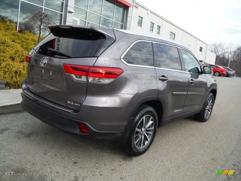 2019 Highlander XLE AWD - Predawn Gray Mica / Black photo #17
