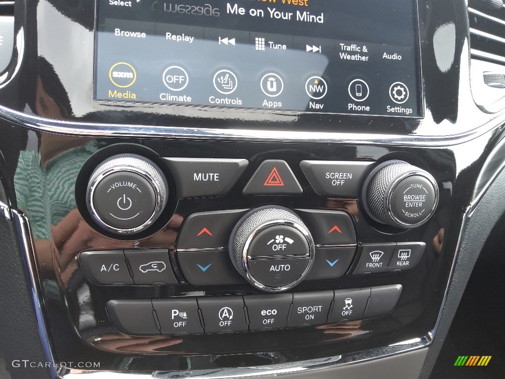 2022 Jeep Grand Cherokee Limited Controls Photos
