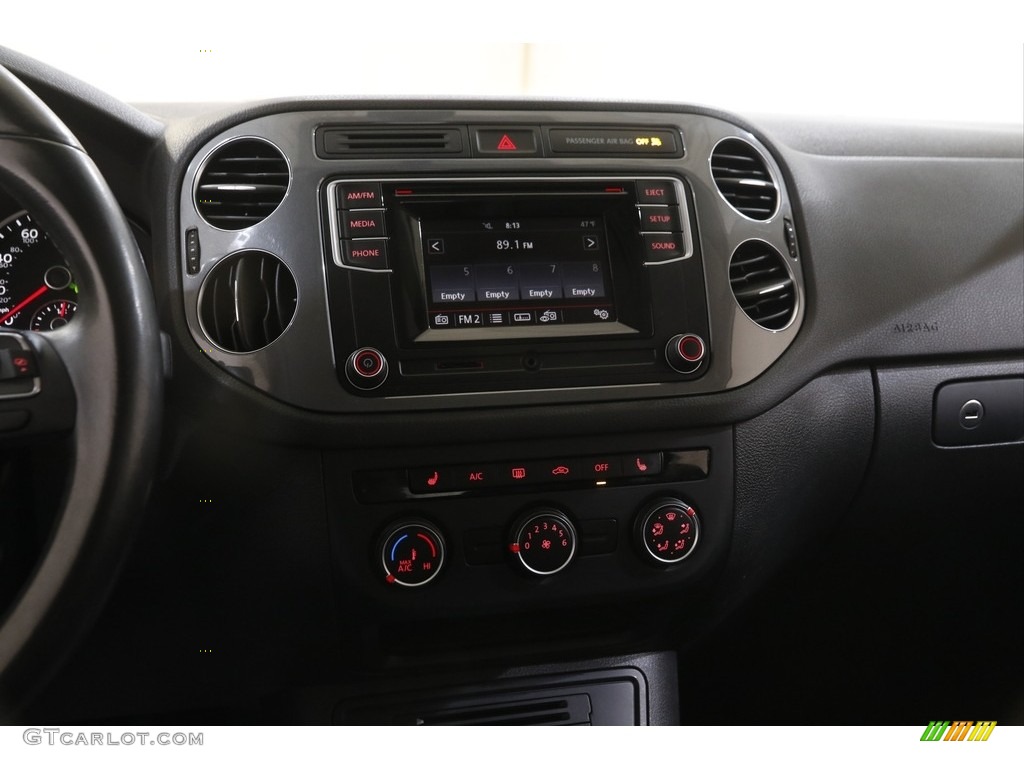 2016 Volkswagen Tiguan SE Controls Photo #144030991