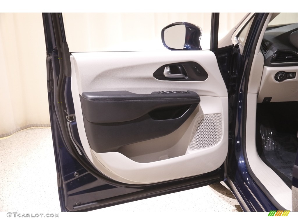 2020 Pacifica Limited - Jazz Blue Pearl / Black photo #4