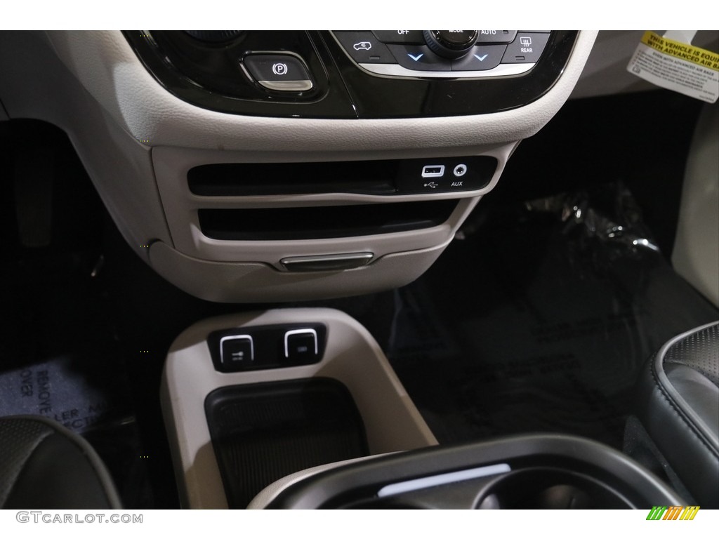 2020 Pacifica Limited - Jazz Blue Pearl / Black photo #16