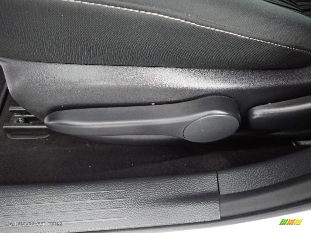 2019 Sentra SV - Brilliant Silver Metallic / Charcoal photo #16