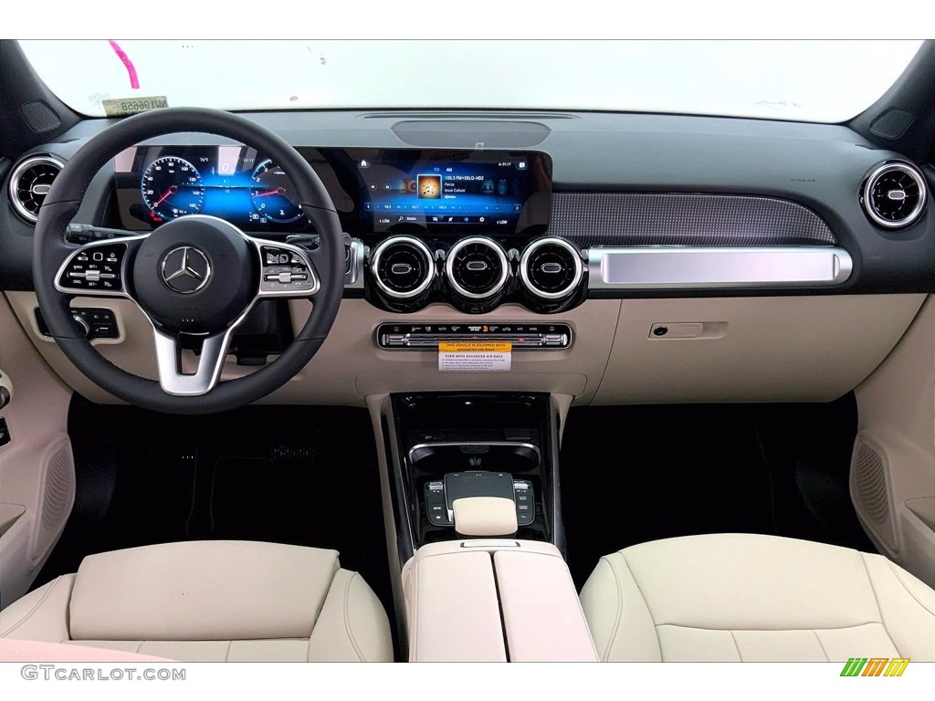 2022 Mercedes-Benz GLB 250 Dashboard Photos