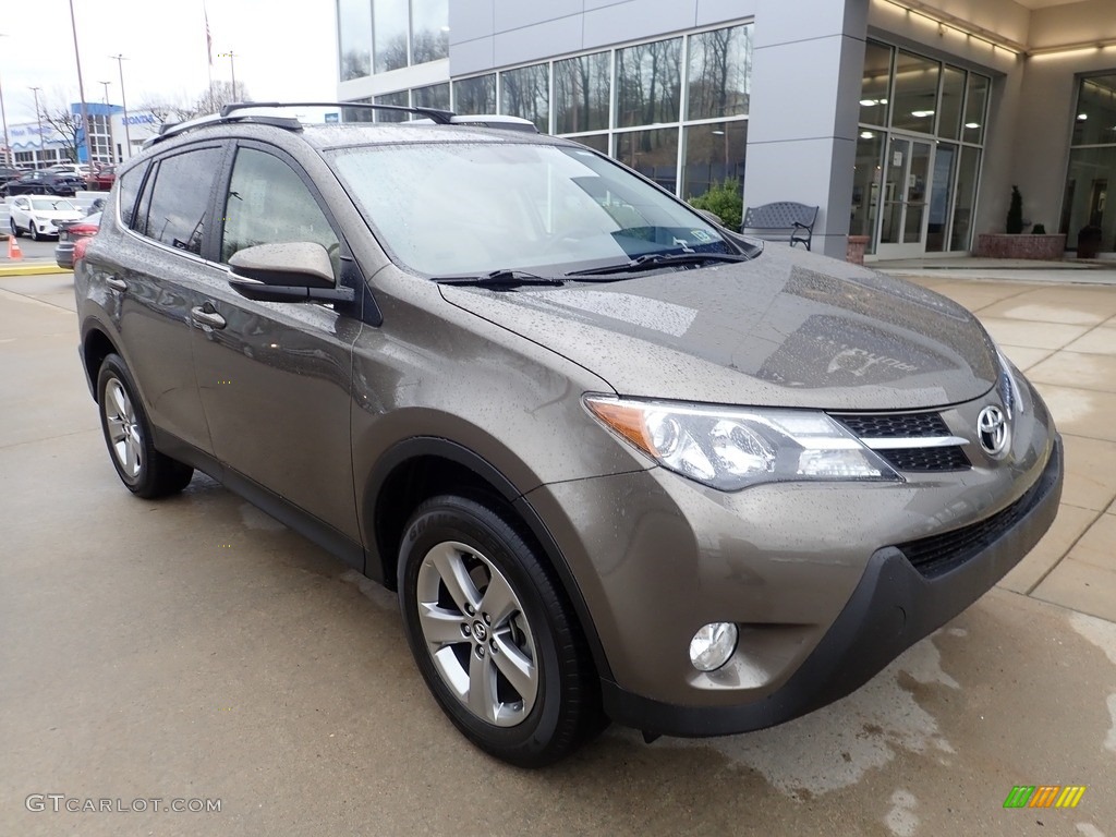 2015 RAV4 XLE - Pyrite Mica / Latte photo #9