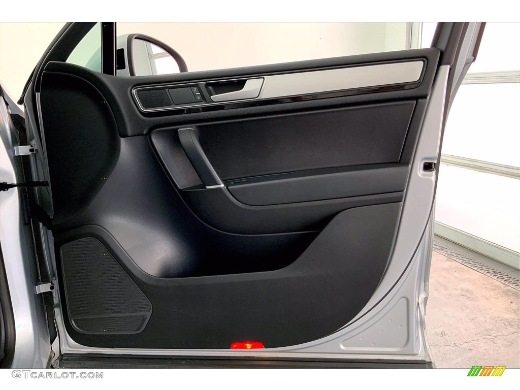 2017 Volkswagen Touareg V6 Wolfsburg Black Anthracite Door Panel Photo #144043069