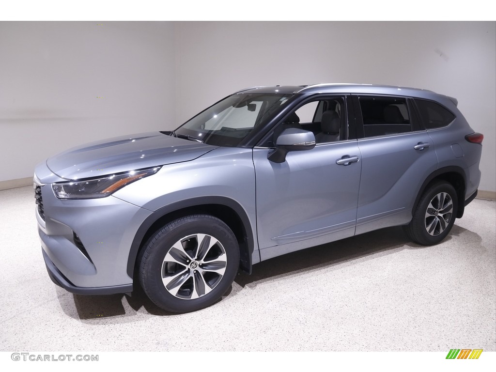 Moon Dust 2021 Toyota Highlander XLE AWD Exterior Photo #144043246