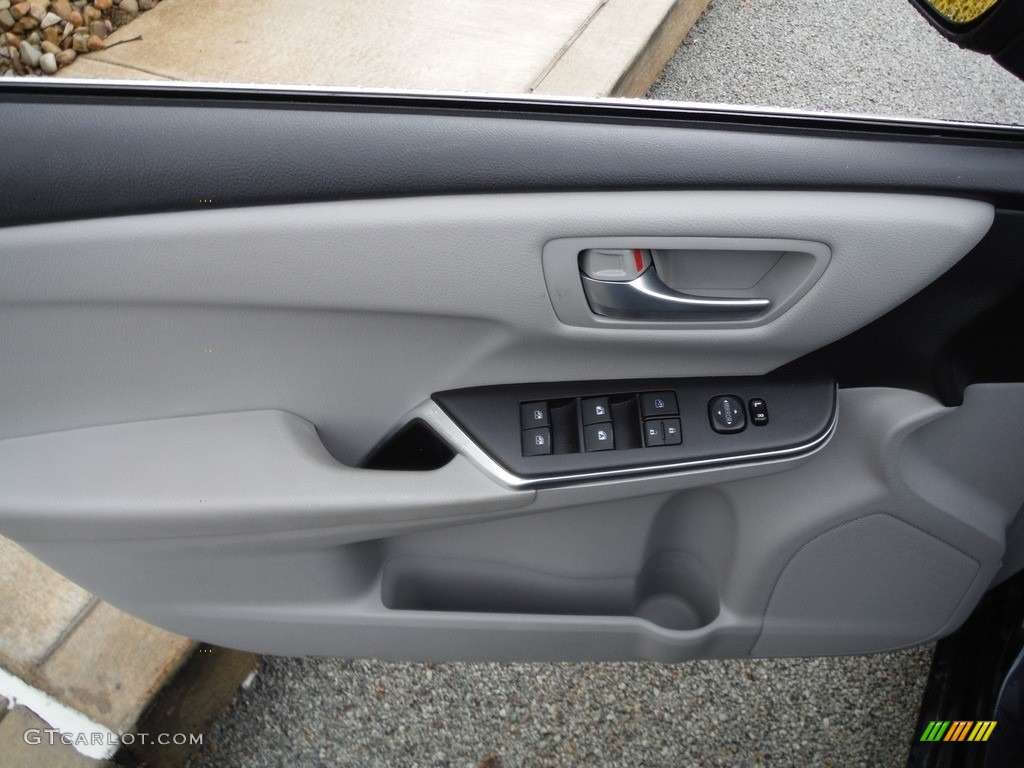 2017 Camry SE - Cosmic Gray Mica / Ash photo #24