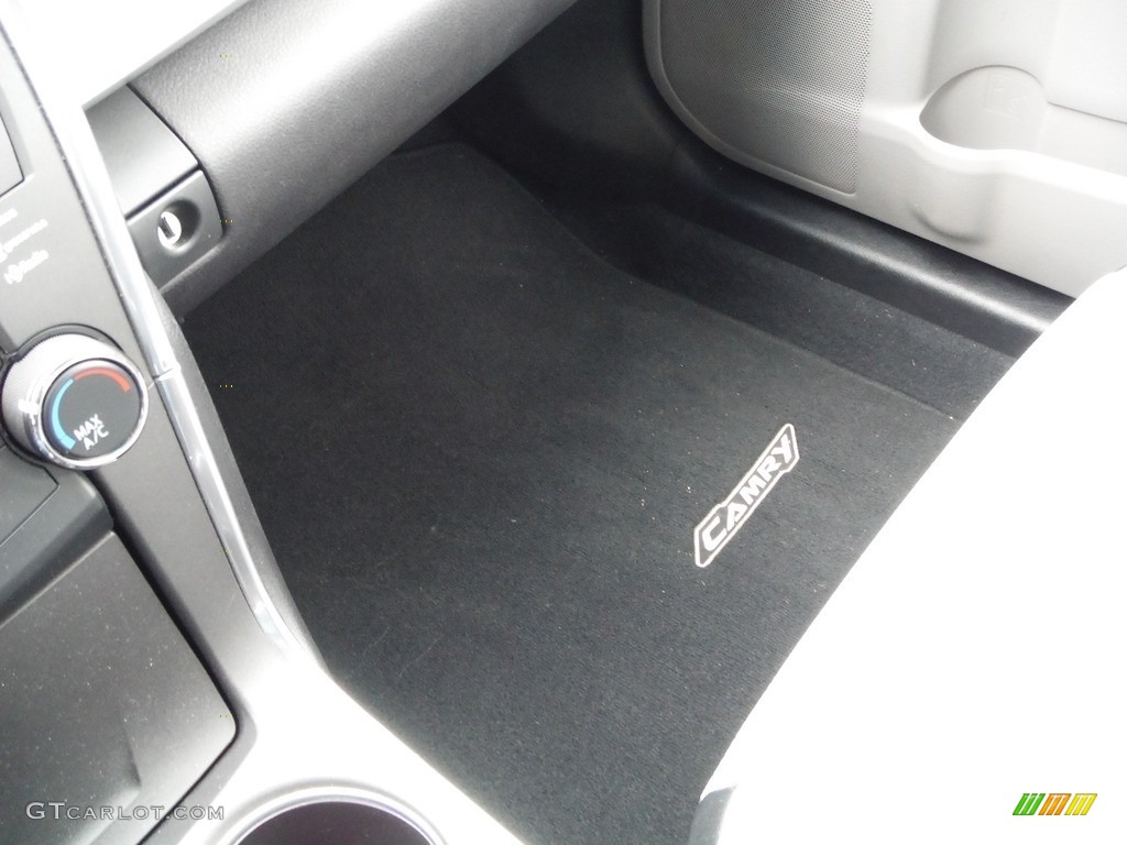 2017 Camry SE - Cosmic Gray Mica / Ash photo #26