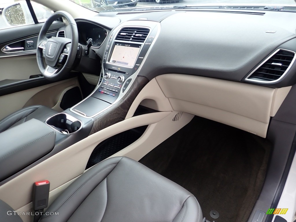 Coffee Interior 2019 Lincoln Nautilus Reserve AWD Photo #144047375