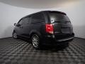 Brilliant Black Crystal Pearl - Grand Caravan R/T Photo No. 12