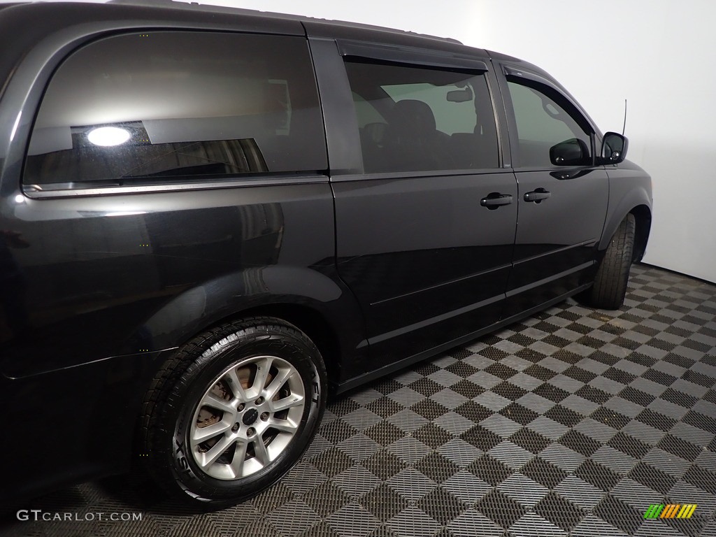 2013 Grand Caravan R/T - Brilliant Black Crystal Pearl / Black photo #21