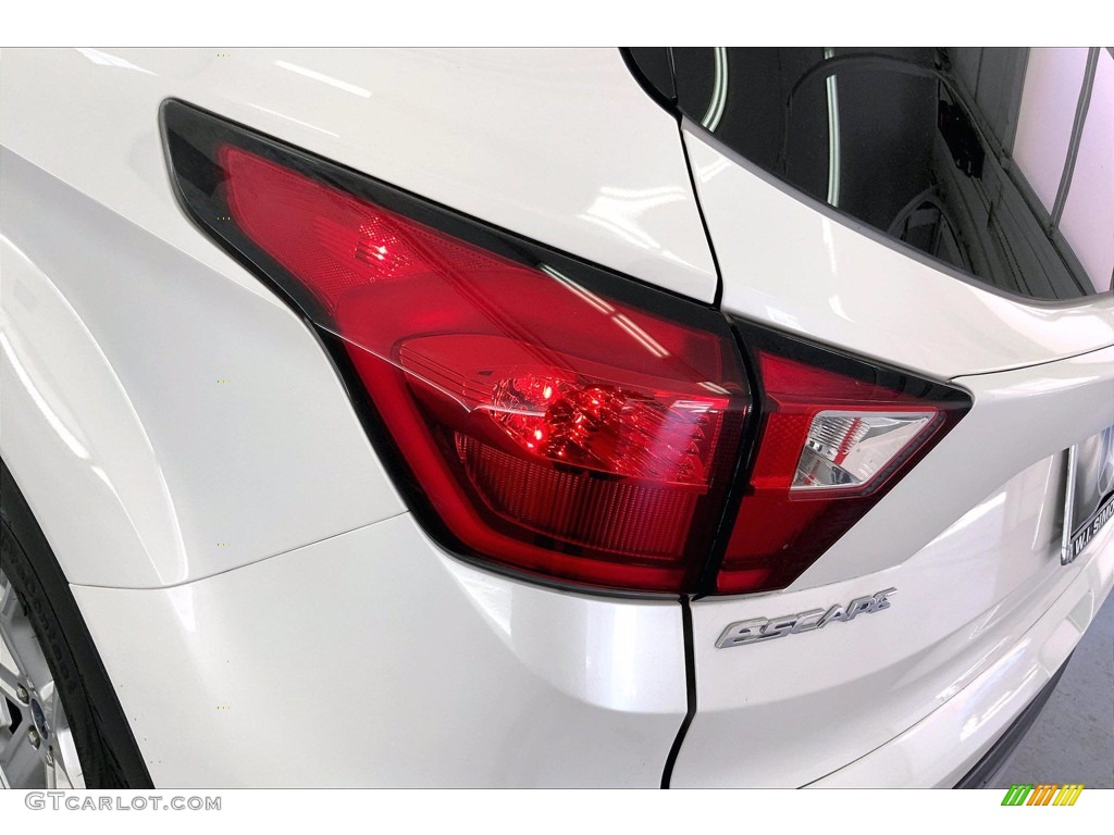 2019 Escape Titanium 4WD - White Platinum / Chromite Gray/Charcoal Black photo #29