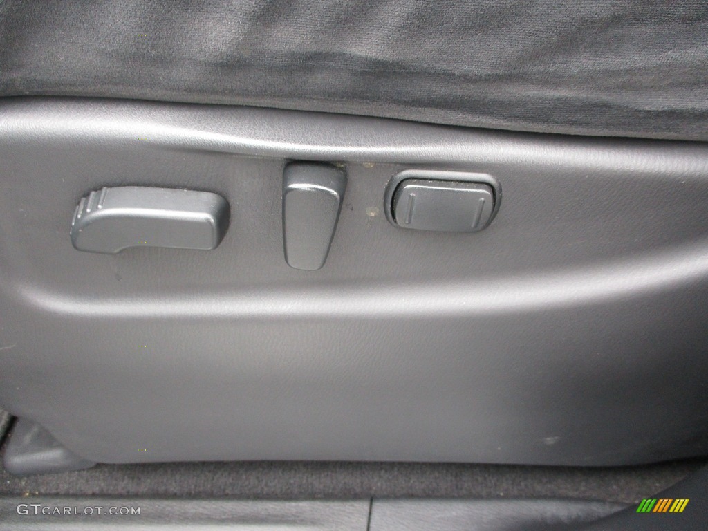 2018 Armada SV - Gun Metallic / Charcoal photo #11