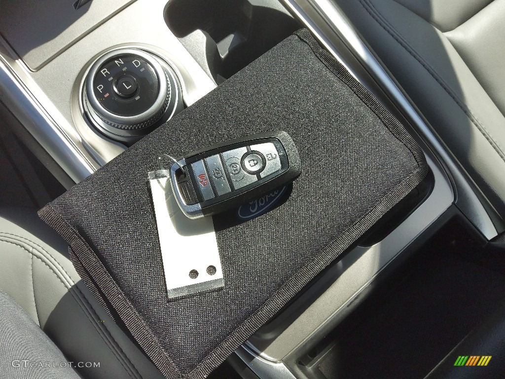 2021 Explorer XLT - Agate Black Metallic / Light Slate photo #30