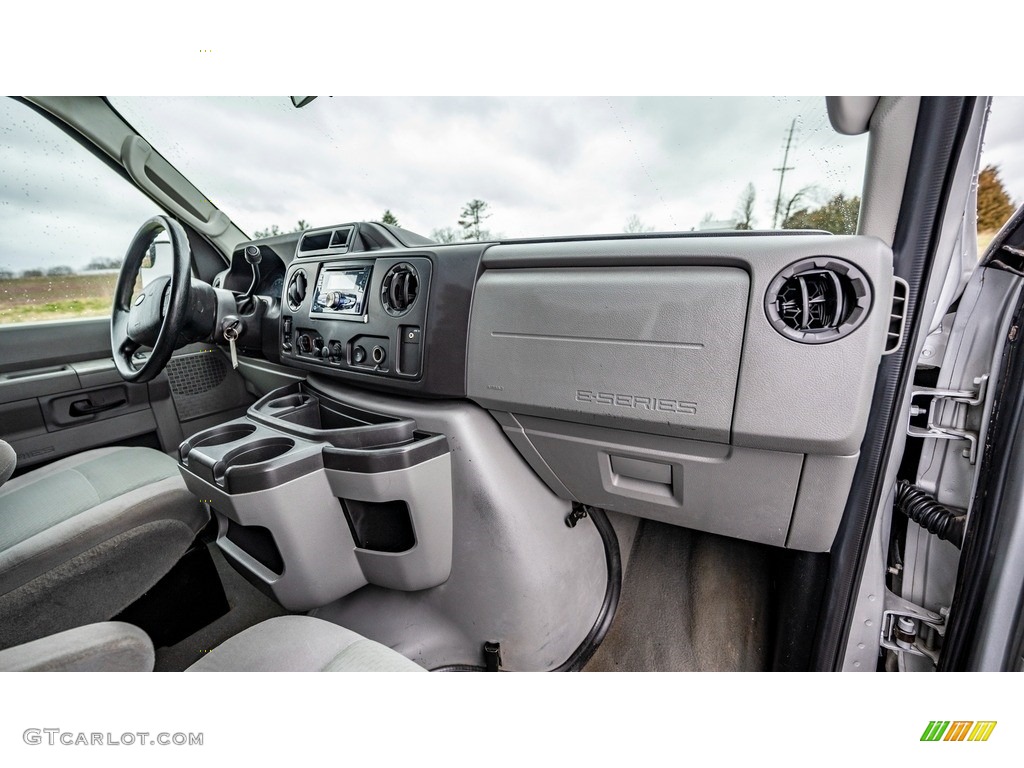 2010 E Series Van E350 XL Passenger - Ingot Silver Metallic / Medium Flint photo #25