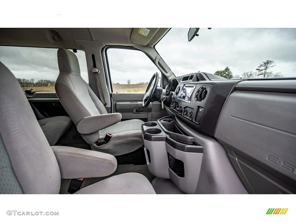 2010 E Series Van E350 XL Passenger - Ingot Silver Metallic / Medium Flint photo #26