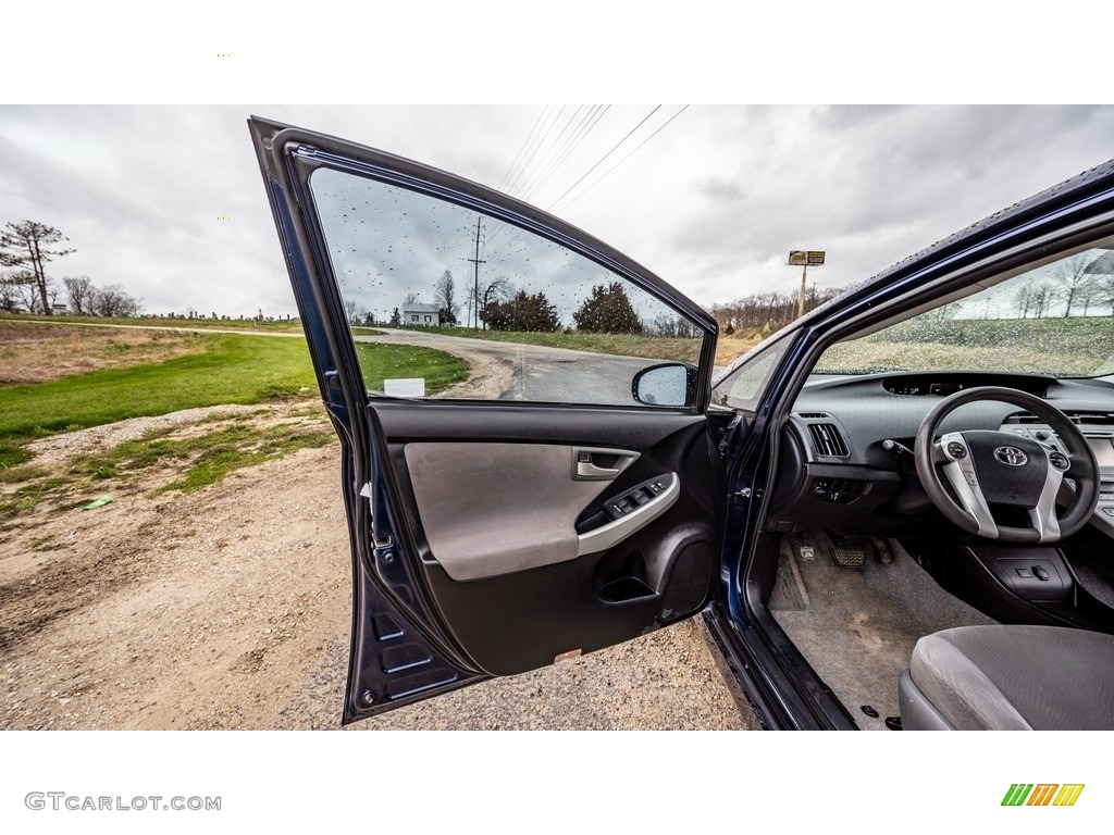 2013 Prius Four Hybrid - Nautical Blue Metallic / Misty Gray photo #20