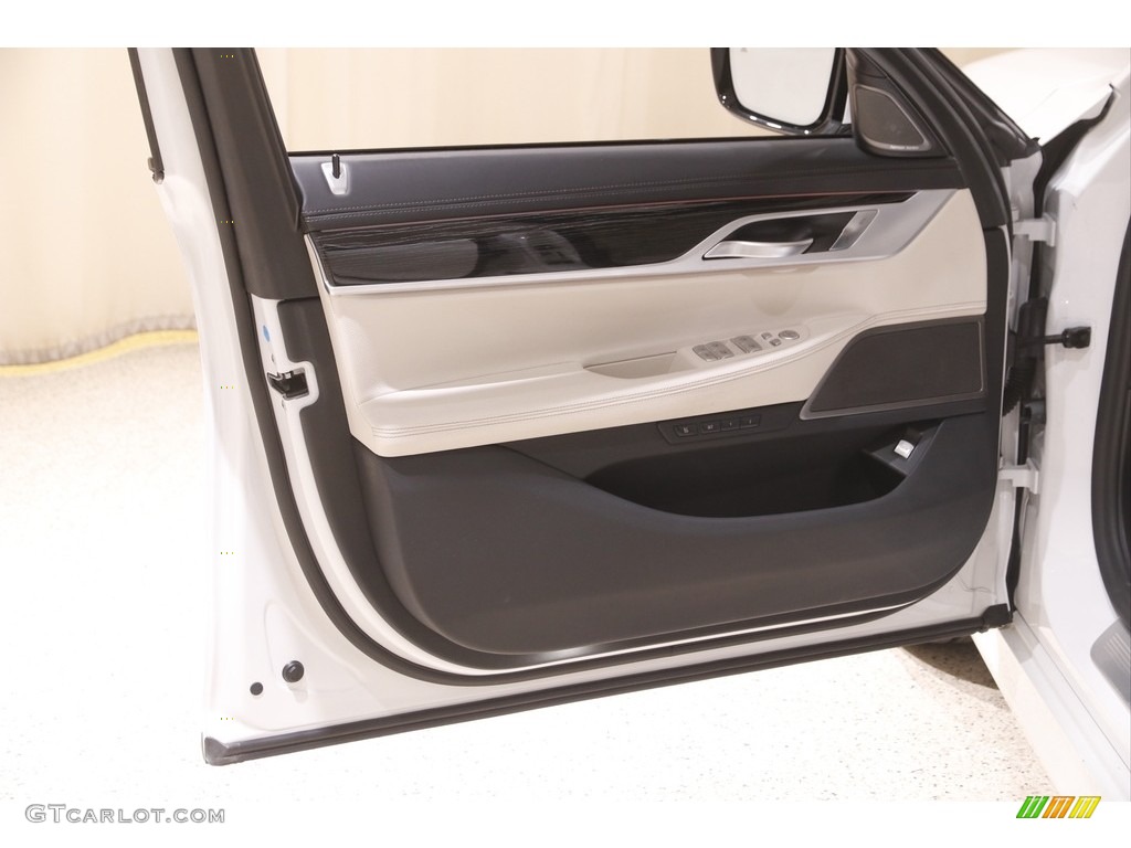 2019 BMW 7 Series 740i xDrive Sedan Door Panel Photos