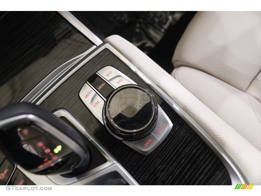 2019 BMW 7 Series 740i xDrive Sedan Controls Photos