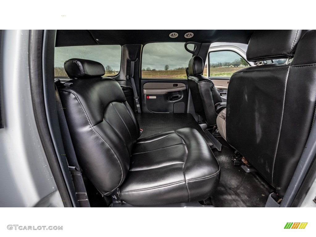 2002 Chevrolet Suburban 2500 LS 4x4 Rear Seat Photo #144065955