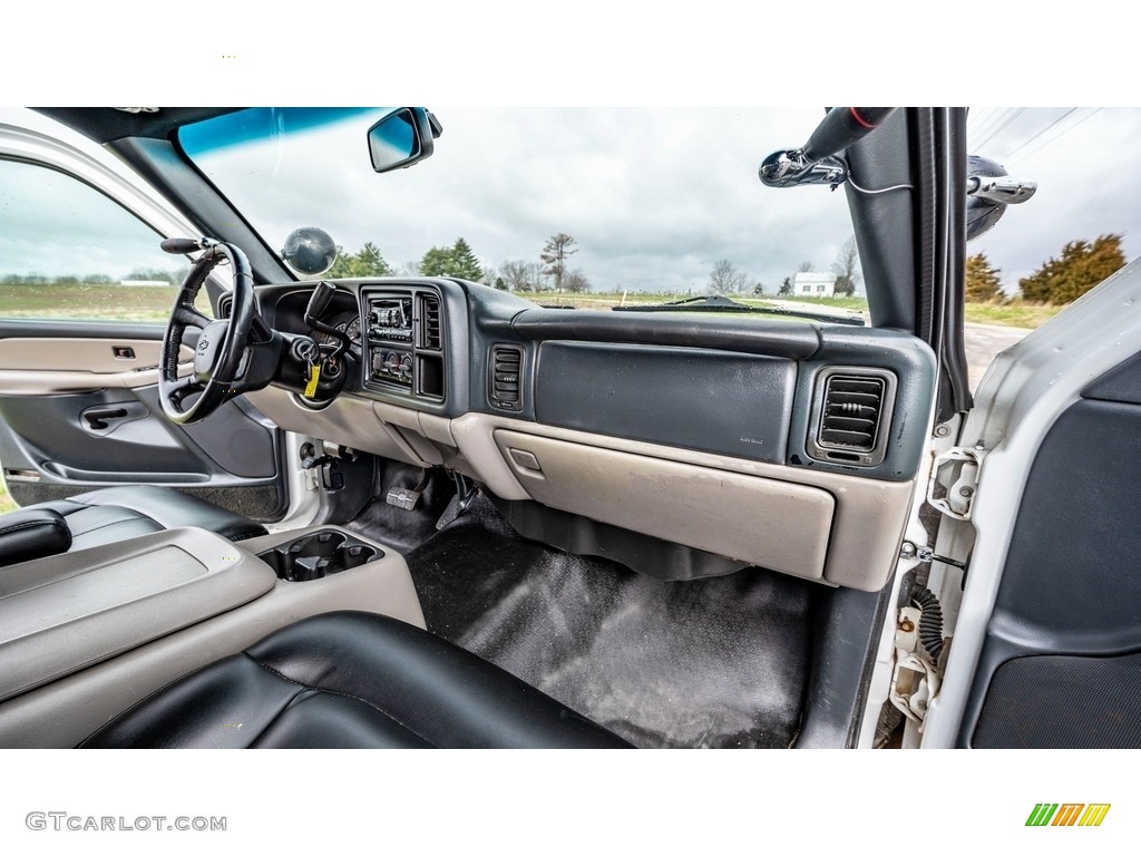 2002 Suburban 2500 LS 4x4 - Summit White / Graphite/Medium Gray photo #24