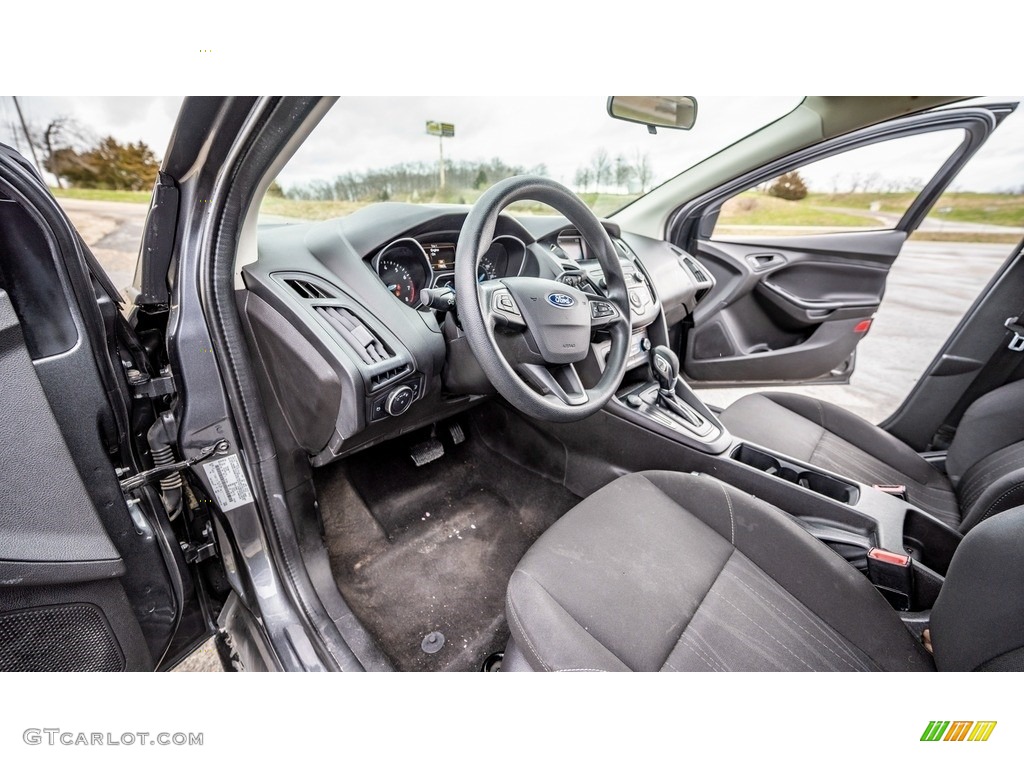 2018 Focus S Sedan - Magnetic / Charcoal Black photo #19