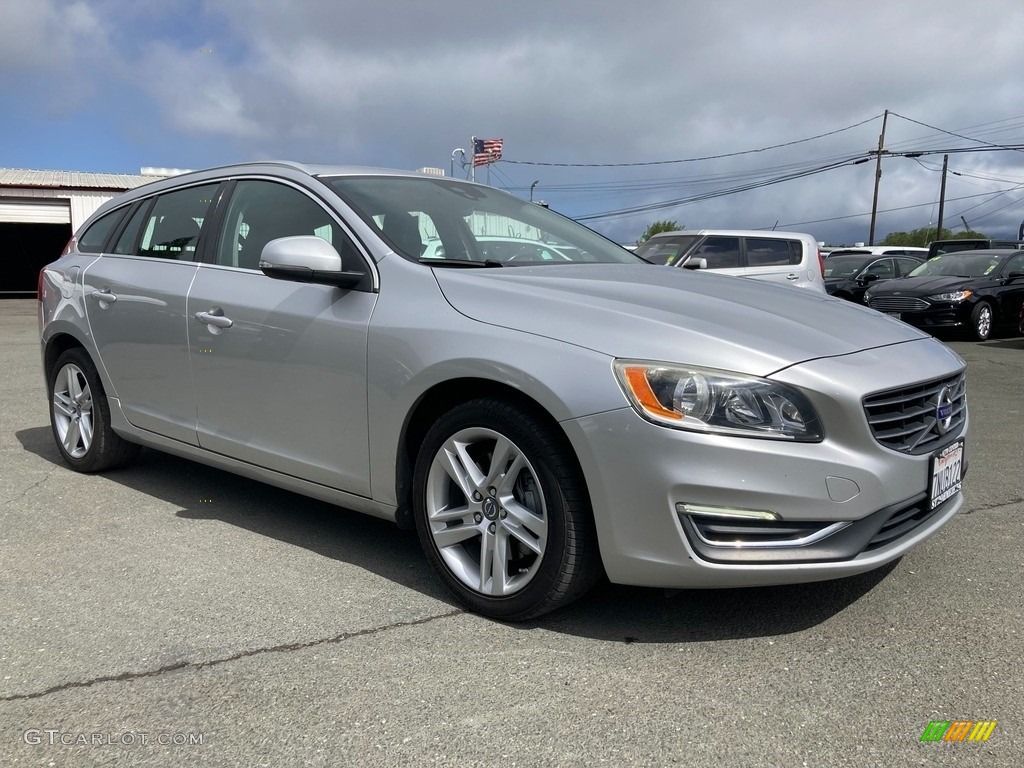 2015 Volvo V60 T5 AWD Exterior Photos